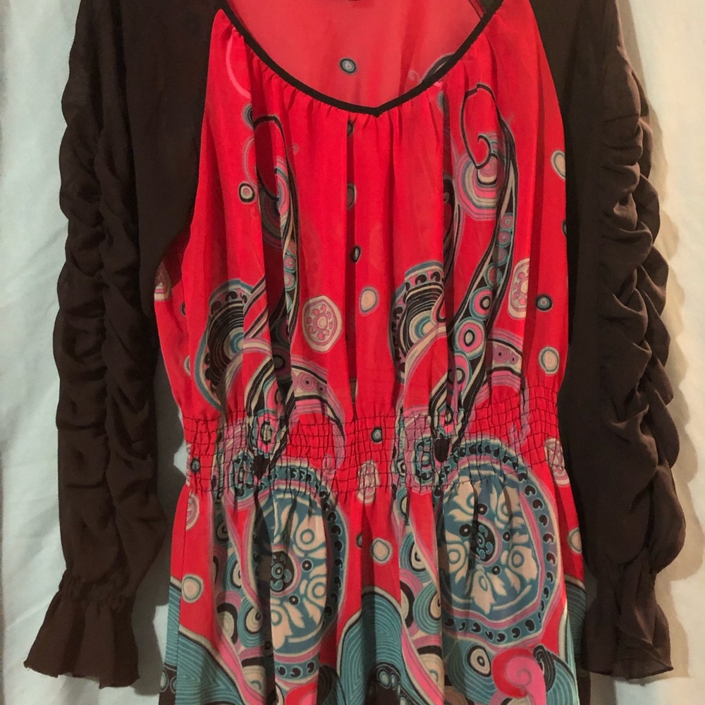 Bisou Bisou paisley top size large.💋